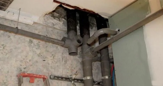 Bouchon dans la colonne d'immeuble