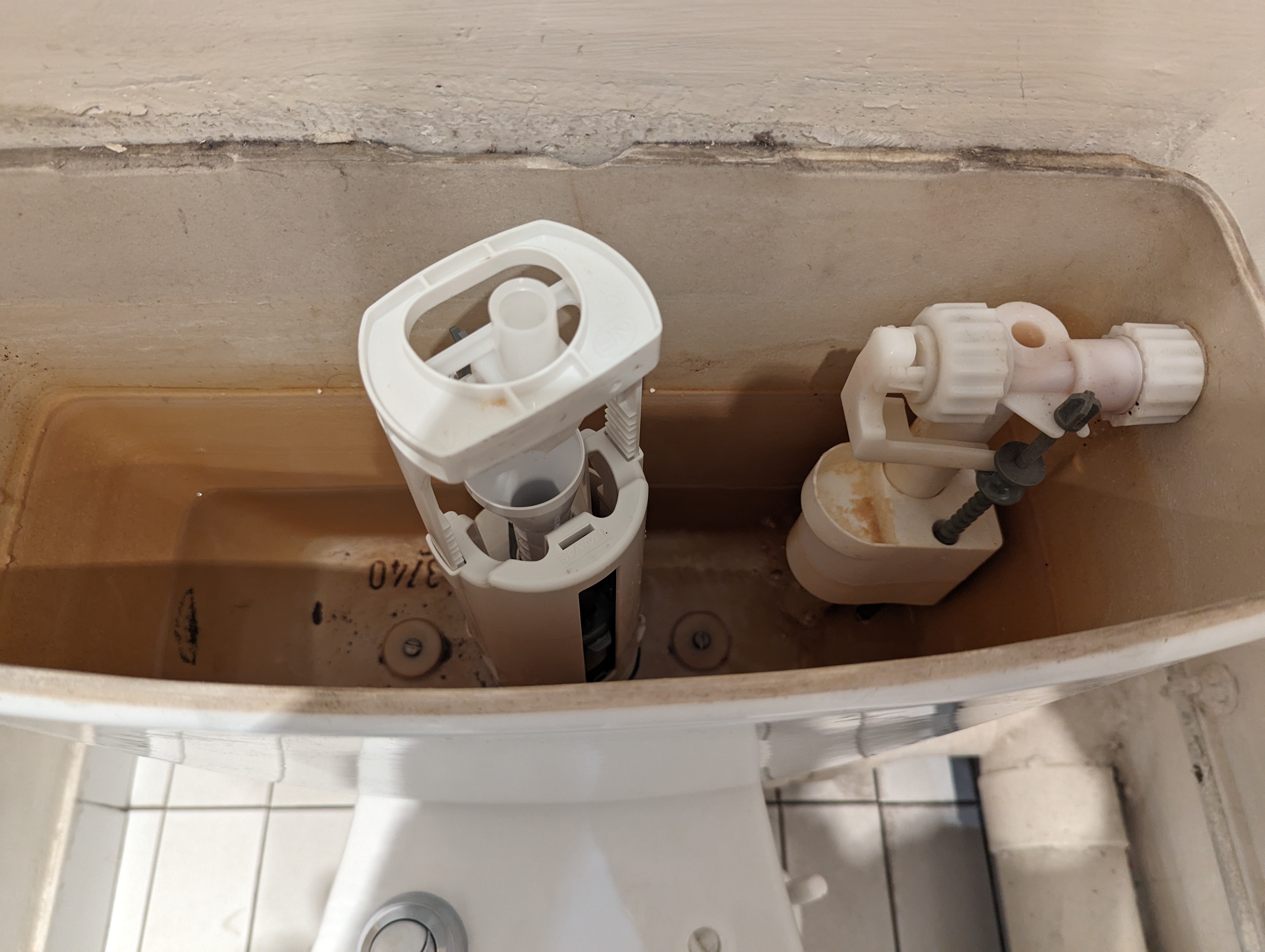 Fuite sur réservoir WC