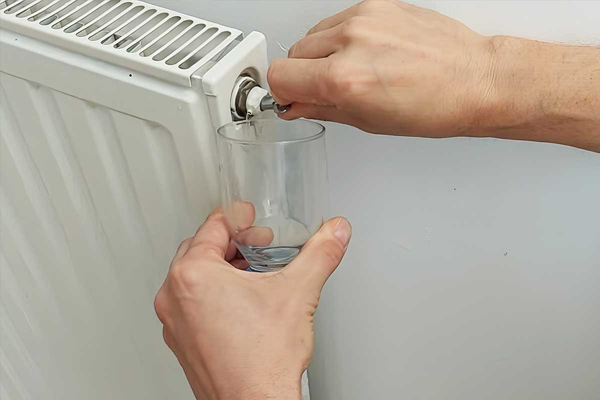 Purge de radiateurs : comment purger l'air quand le radiateur est froid en haut