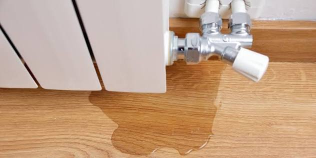 Radiateur qui fuit par la vanne : robinet thermostatique ou té de réglage