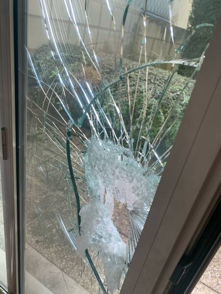 Vitre de porte intérieure cassée