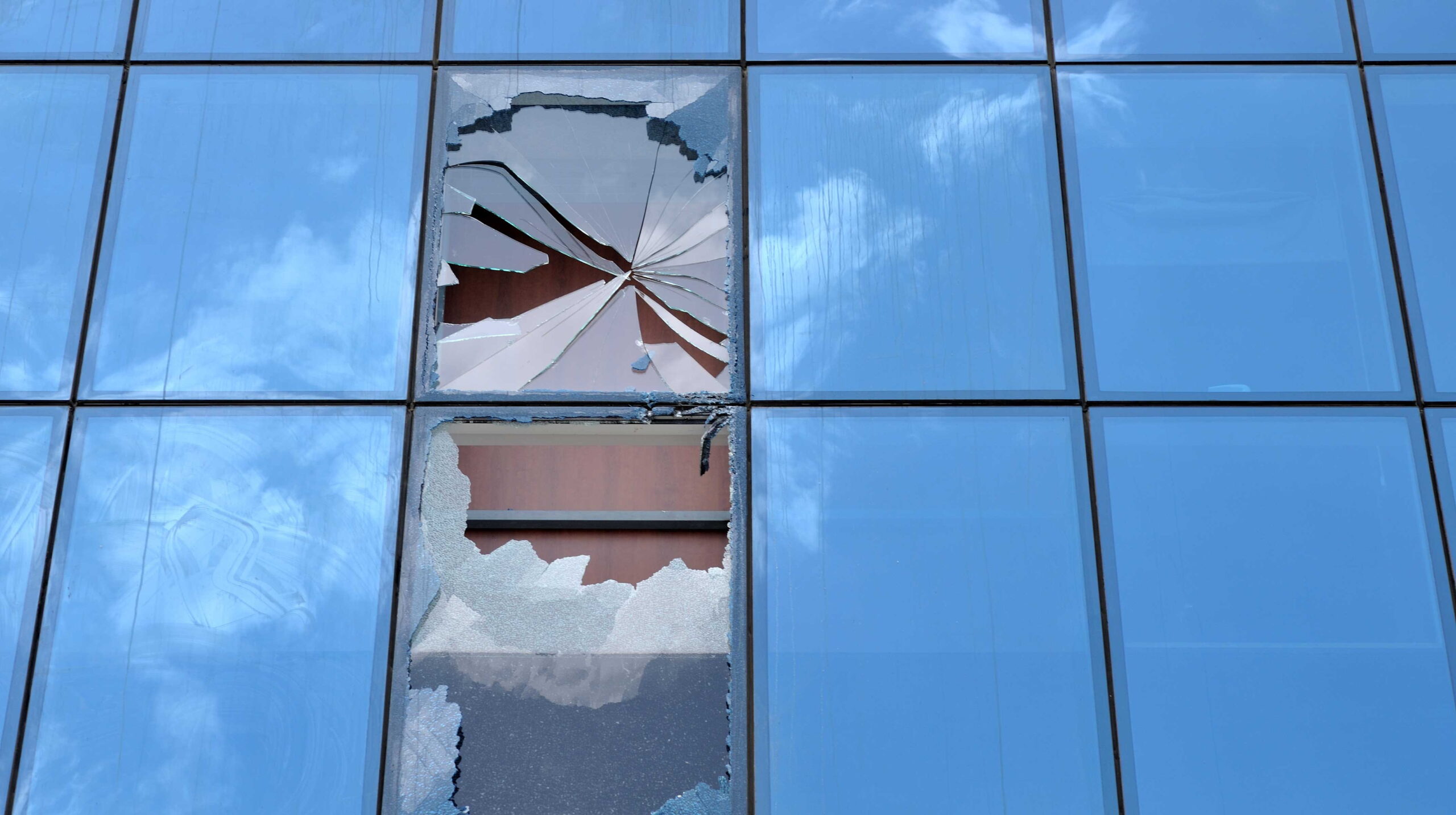 Remplacement de vitre cassée par un vitrier ChronoServe