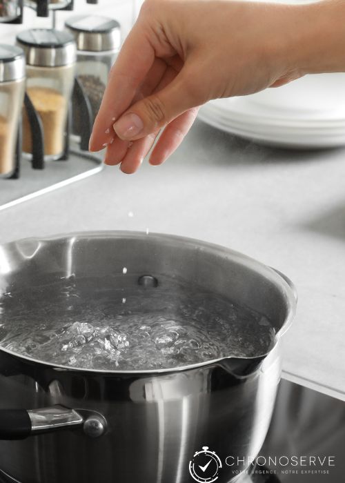 nettoyer vos canalisations avec le sel et l'eau bouillante