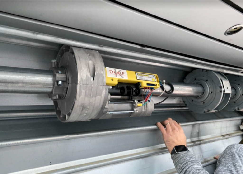 Image d'un moteur de volet roulant électrique démonté